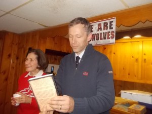 050115 BA Lars about to sign book
