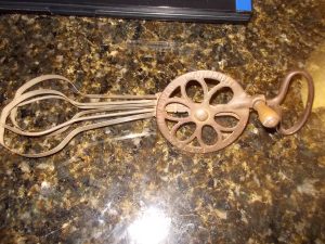 072815 Antique egg beater