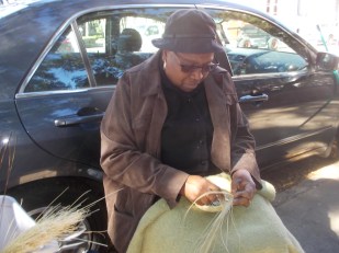111415 Woman weaving sweetgrass basket in Charleston