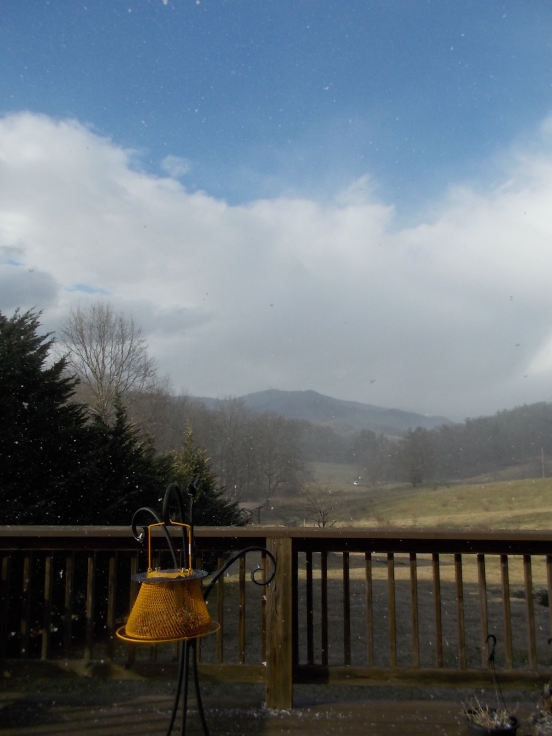 020816 Snow, sun and blue sky.JPG