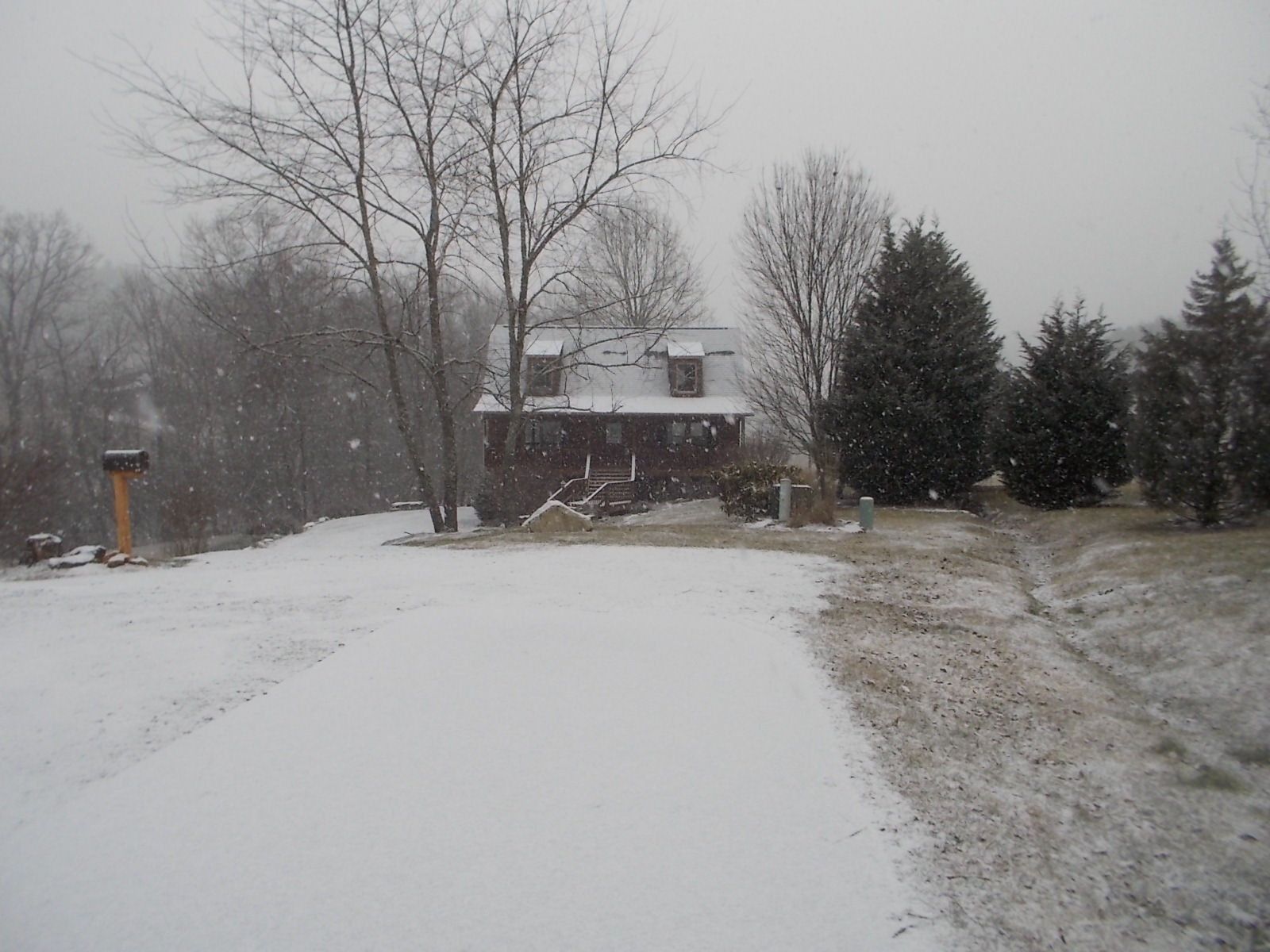 021216 Amy's house in snow.JPG