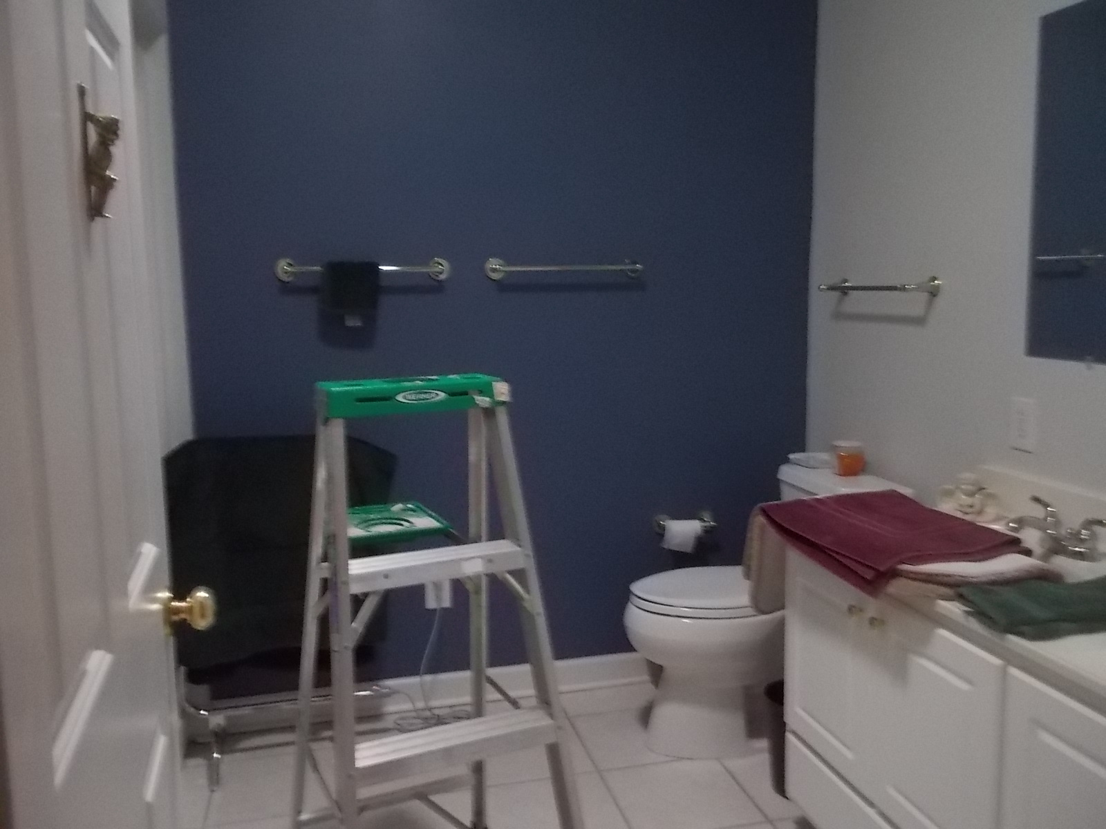 051616 Inner room lit by solar tube.JPG