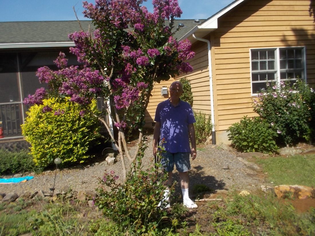 080616 Asst gardener hides in shade.jpg