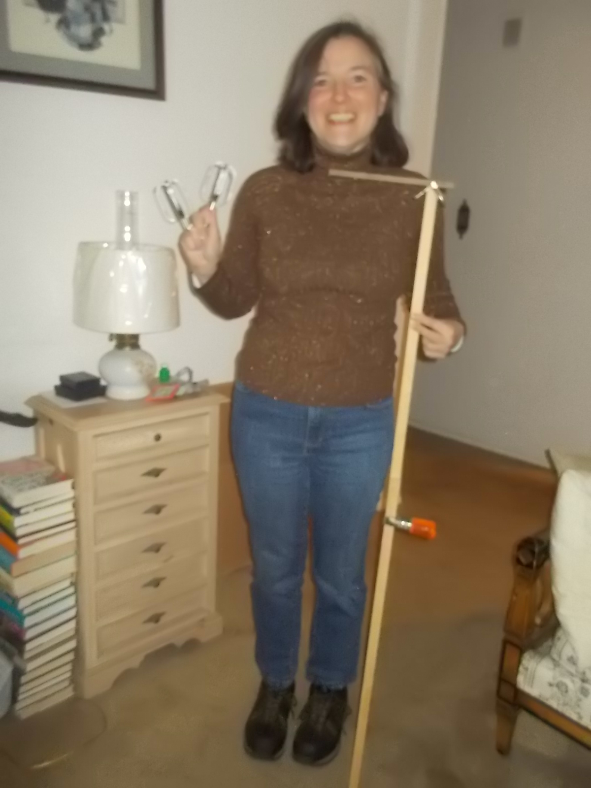 111116 Kate shows handyman's hair cutting guide.JPG