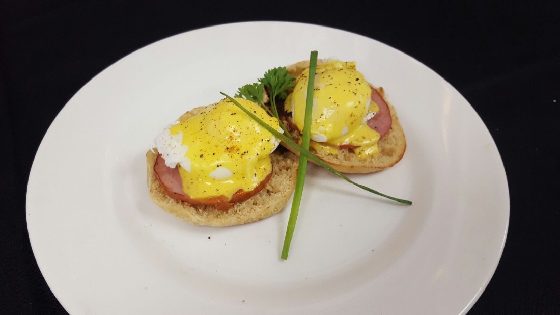 012417 N's Eggs Benedict.jpg