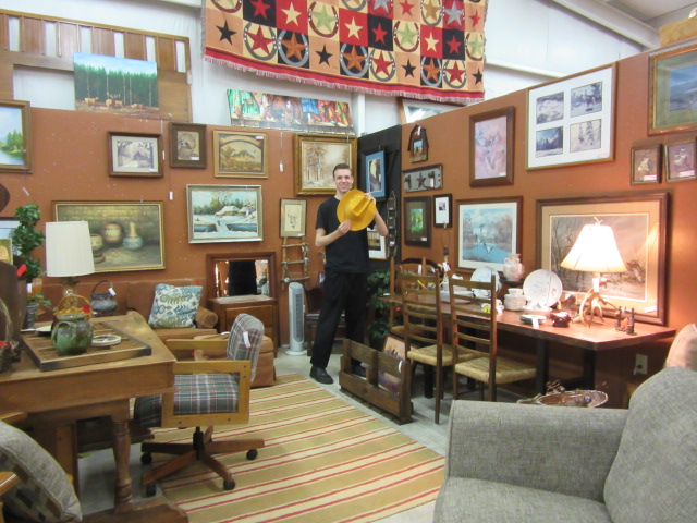 072118 N posing in Scallyways.JPG