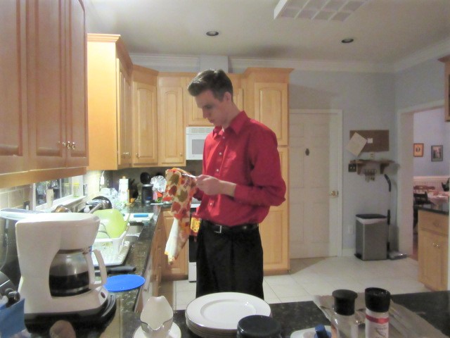 112418 Nathaniel does dishes.JPG