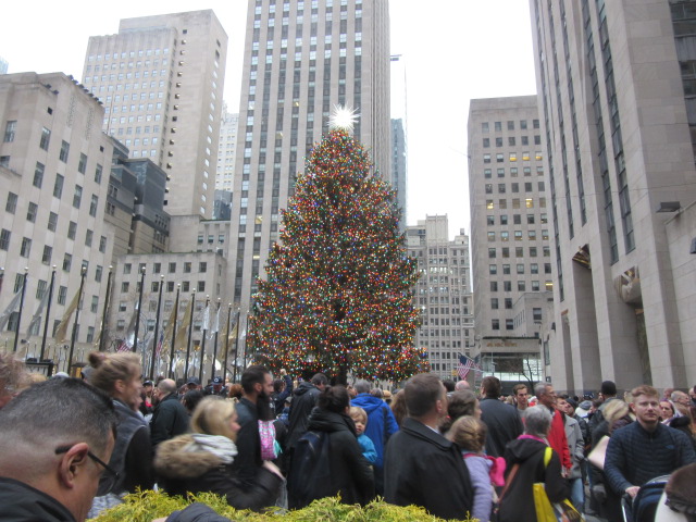 121518 Rockefeller tree, back side.JPG