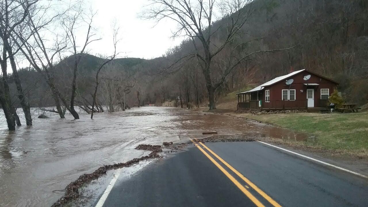 122818 Flood near cabin where Lise and I stayed.jpg